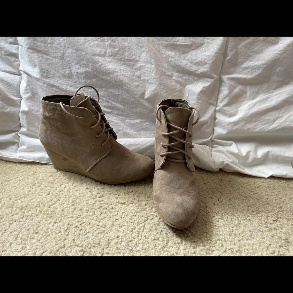 TAN SUEDE WEDGES - Picture 2 of 2